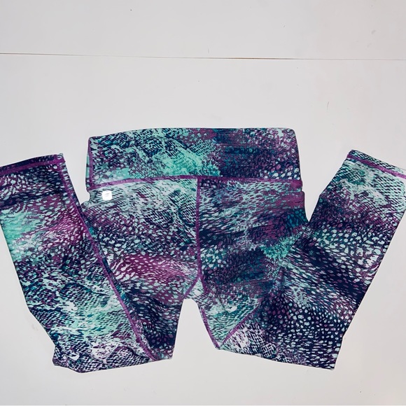 Fabletics Animal Impressions Cropped Leggings - Size XS - Picture 6 of 6